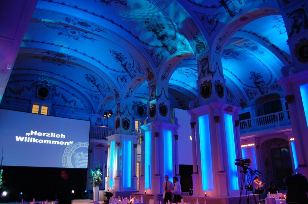 Bühne mit Lichtdesign