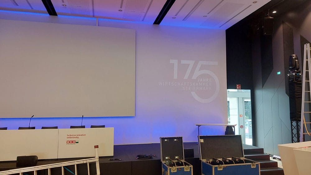 175 Jahre WKO Steiermark - Bühne mit Technik beim Aufbau