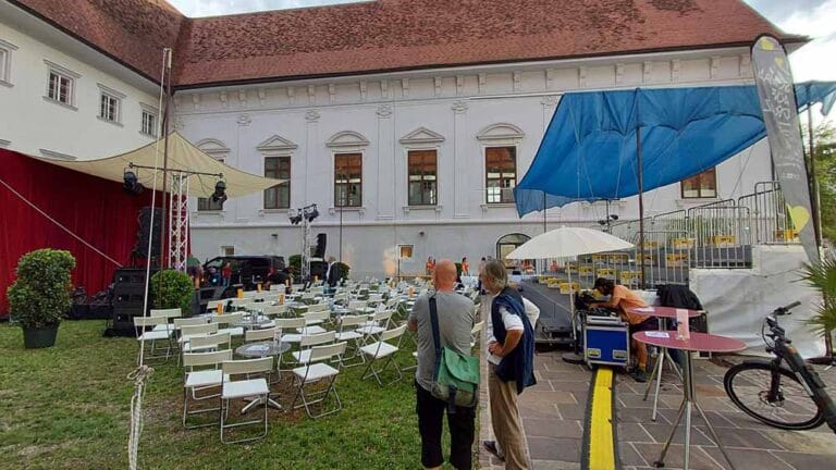 Minoriteninnenhof, Aufbau La strada