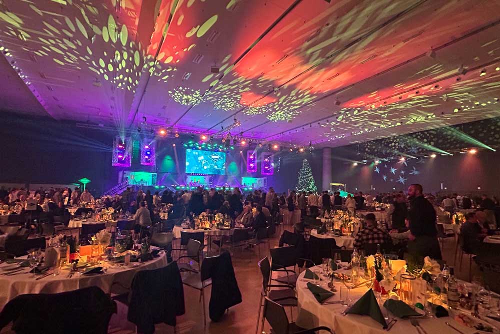 Granit Weihnachtsfeier 2025 - Hauptbühne im Saal